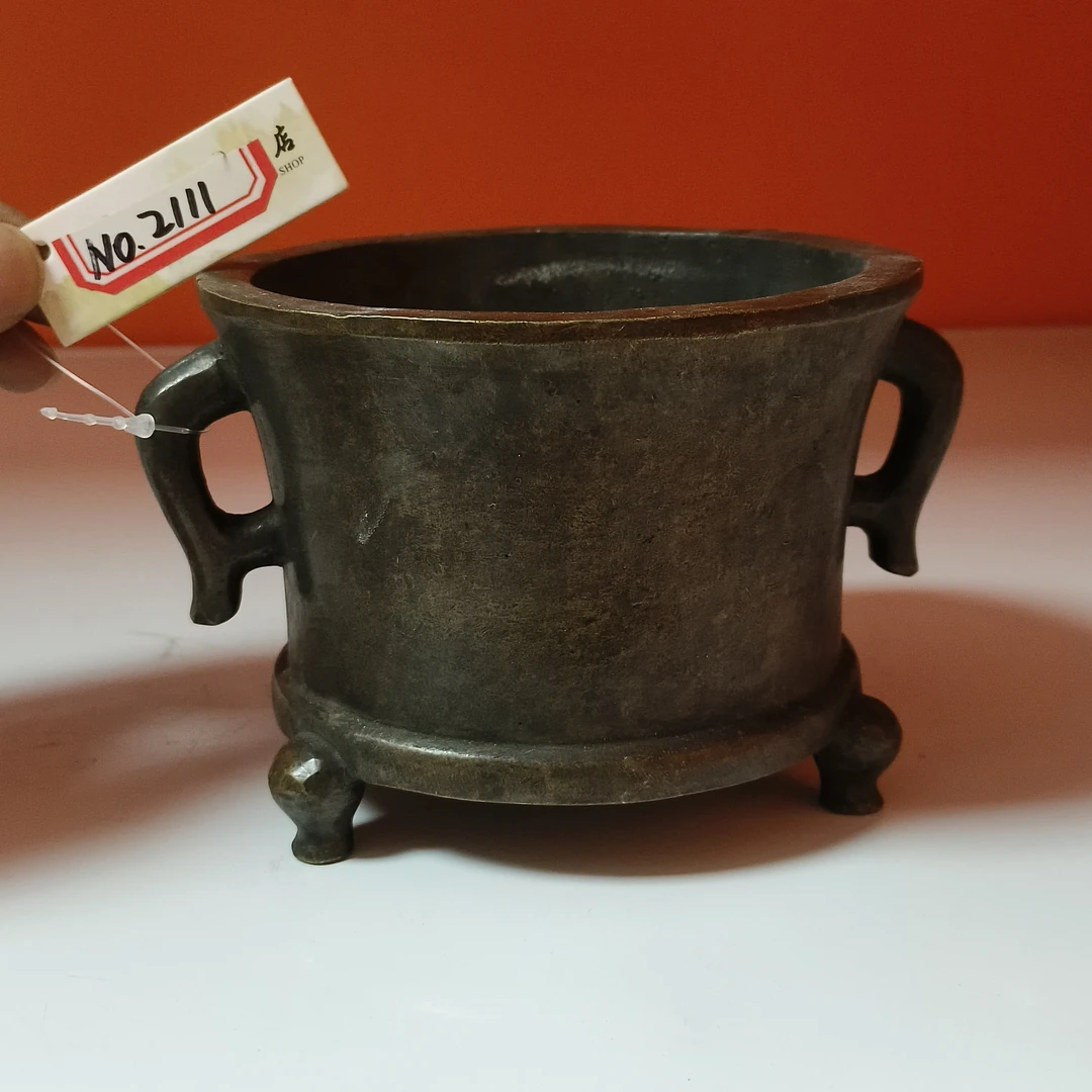 2111清 铜戟耳三足炉