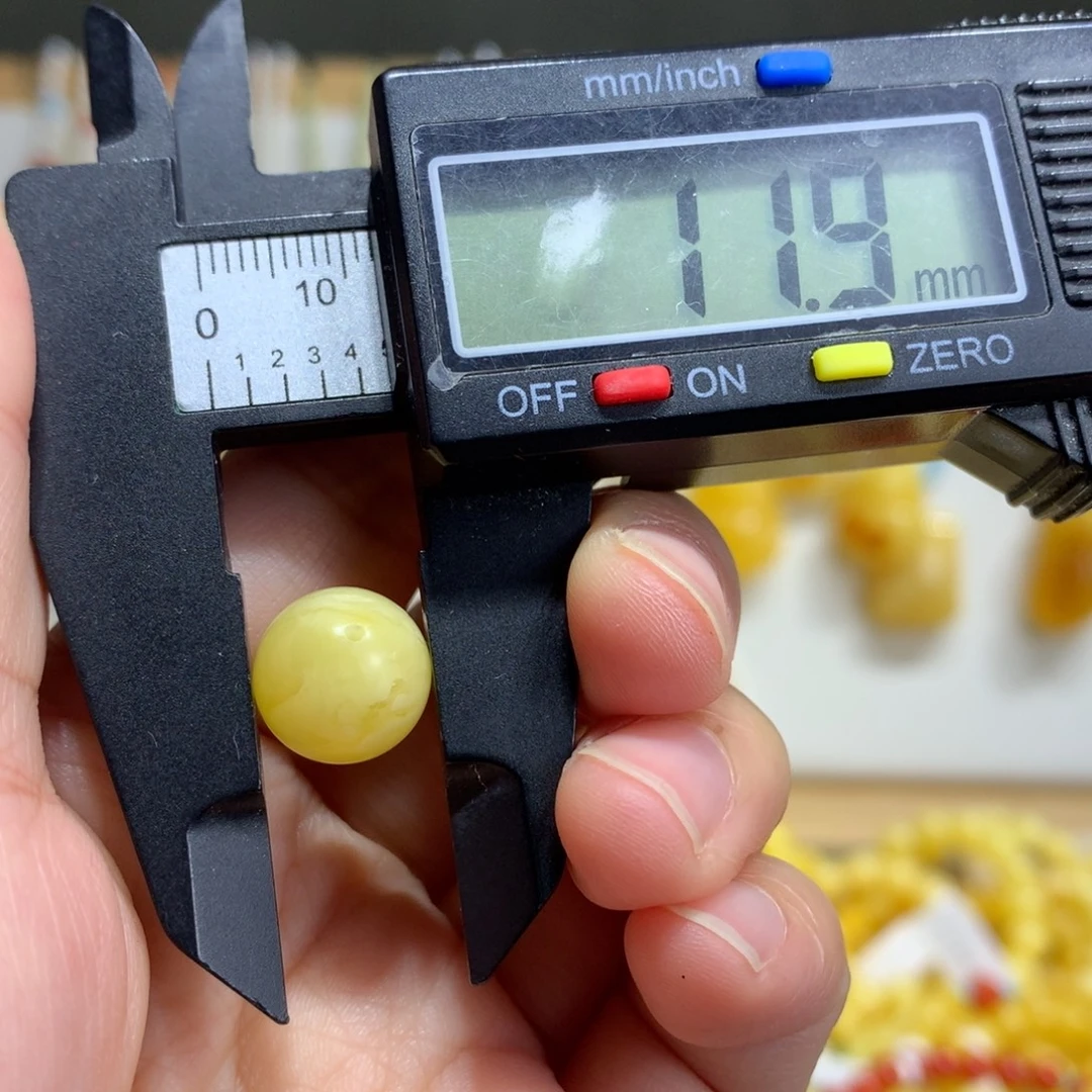 蜜蜡未镶嵌裸石特价瑕疵