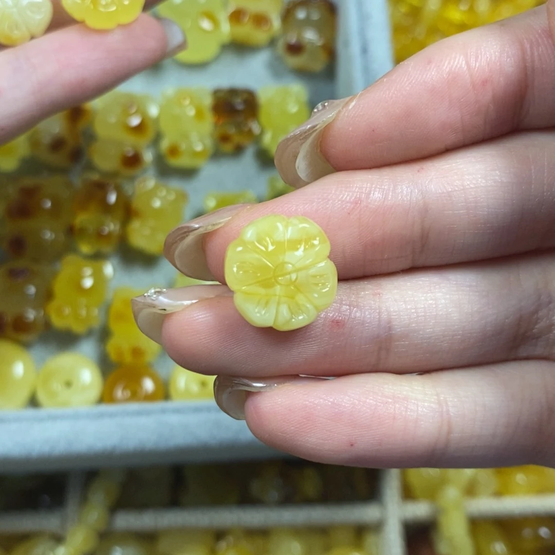 未镶嵌琥珀裸石郑****～梅花