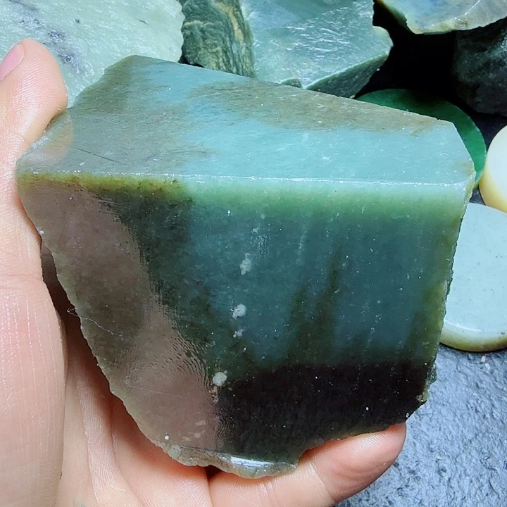 和田玉（糖玉）未镶嵌珠宝奇石