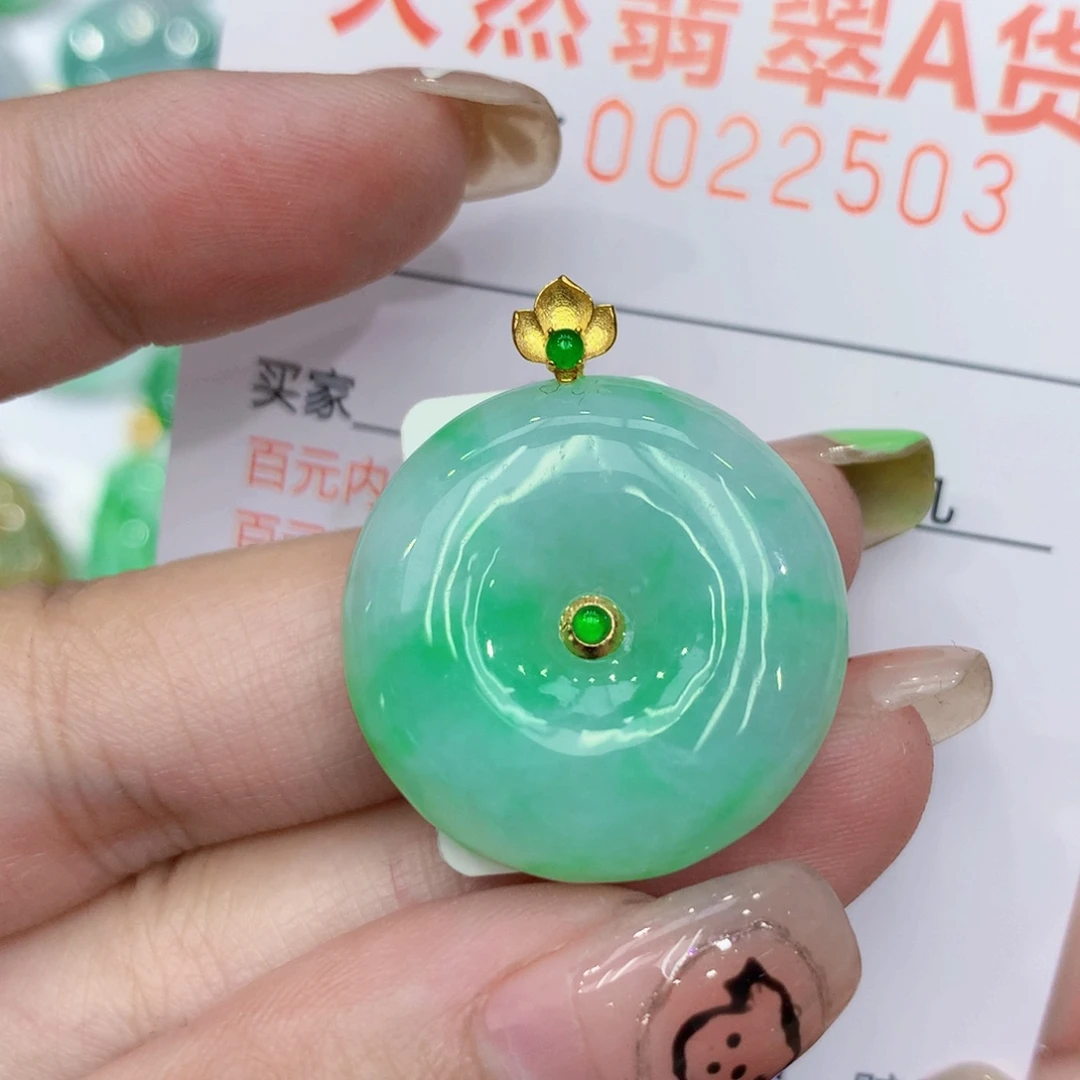翡翠18K金镶嵌颈饰扣子