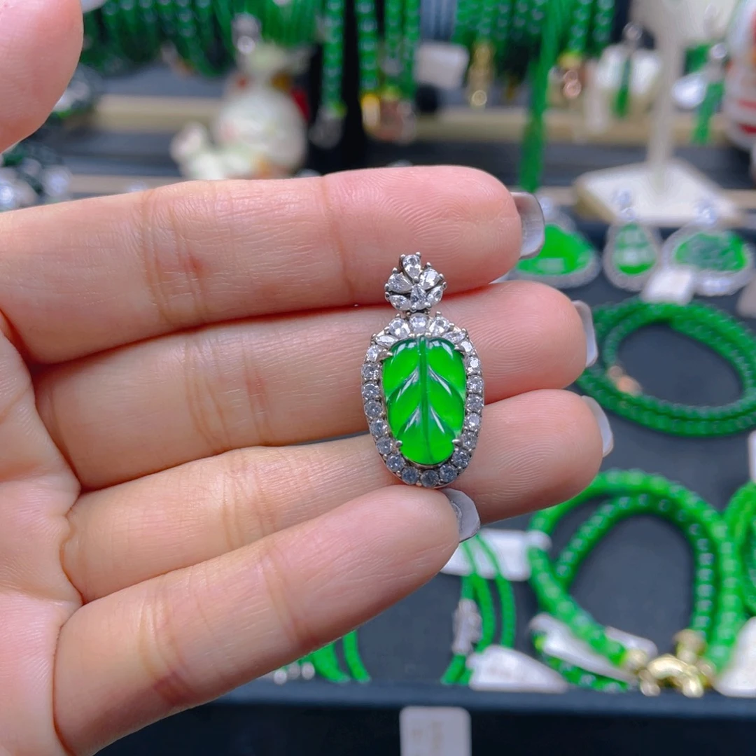 颈饰未镶嵌翡翠叶子