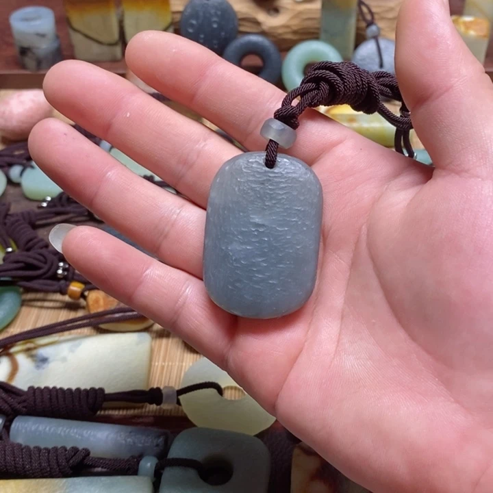 蛇纹石玉挂件未镶嵌刚****