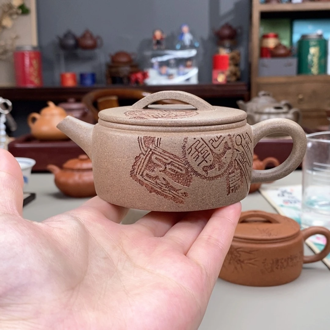 茶壶紫砂黄降坡半手汉瓦刻图腾170cc
