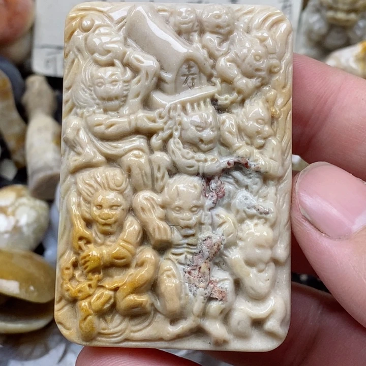 颈饰未镶嵌硅化珊瑚（珊瑚玉）有瑕