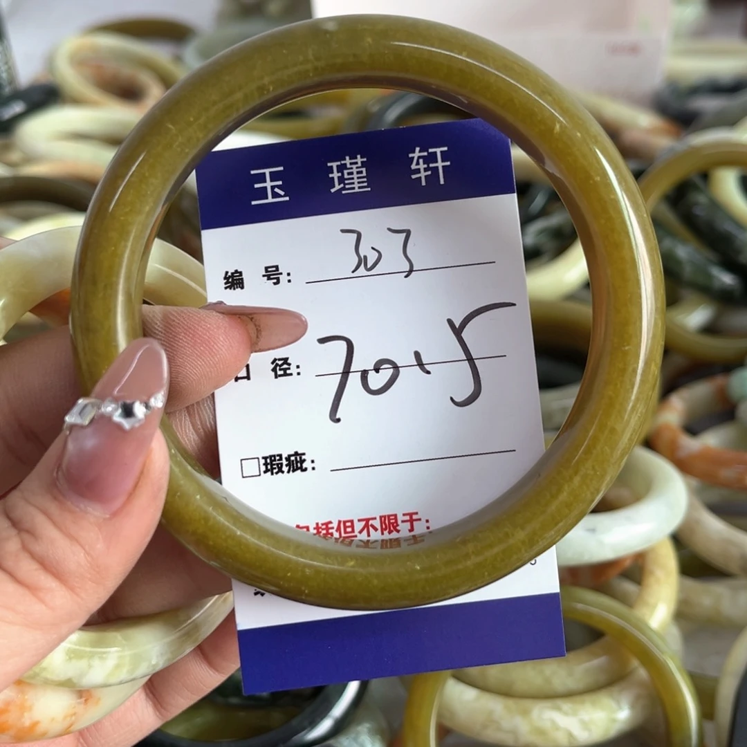 蛇纹石玉手镯未镶嵌