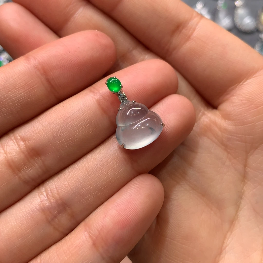 翡翠颈饰18K金镶嵌吊坠