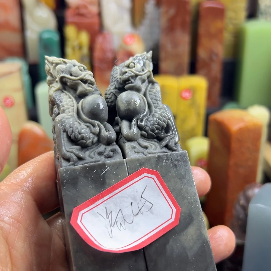 寿山石印石流***缝在一起是不