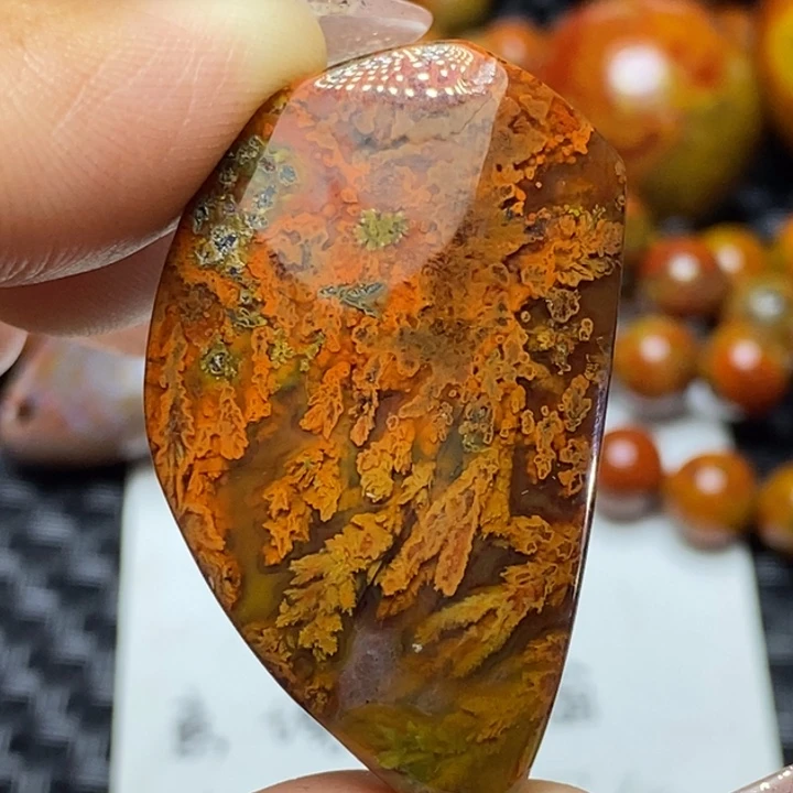 玛瑙/玉髓颈饰未镶嵌墨*