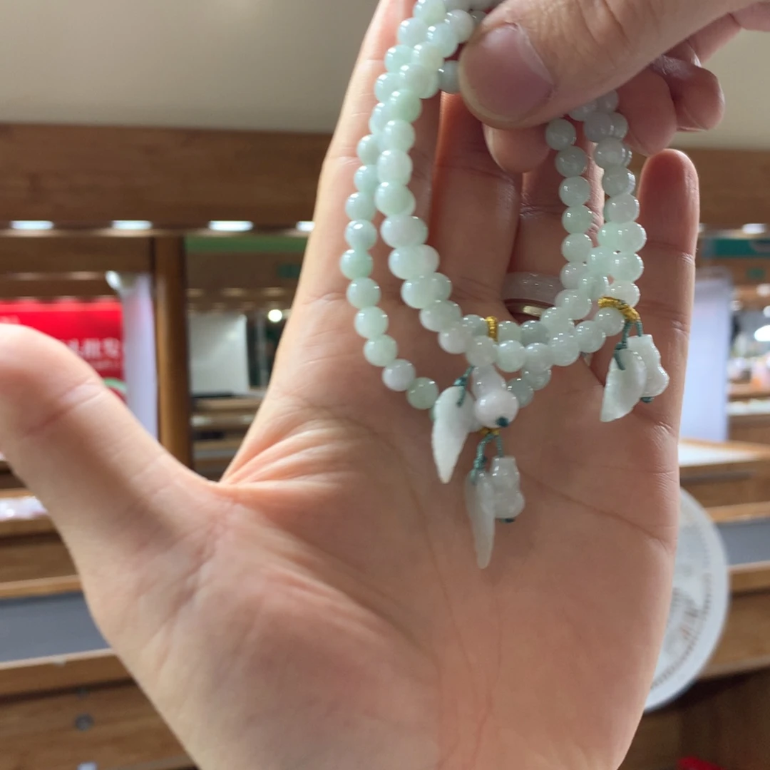 翡翠未镶嵌手链多样性发一