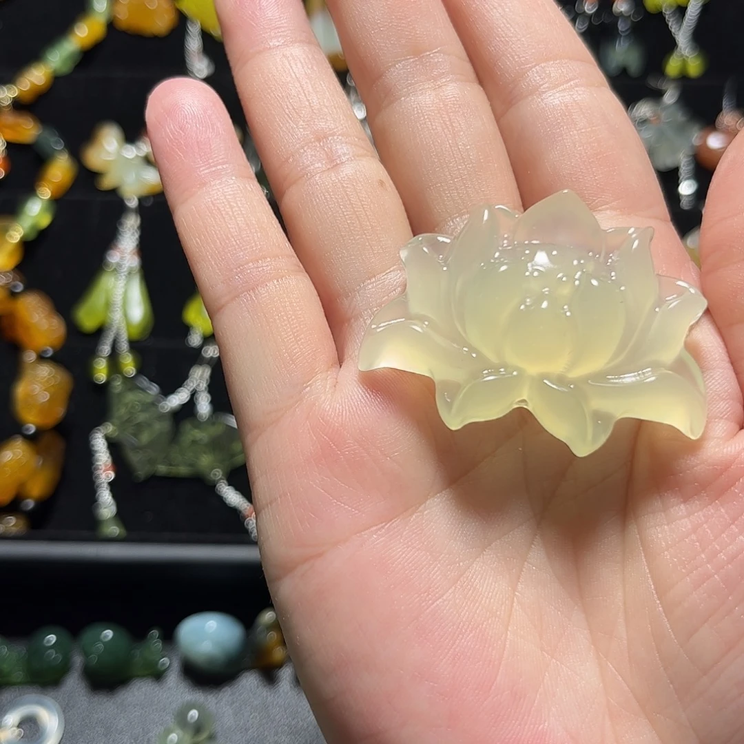 子***余蛇纹石玉未镶嵌耳饰