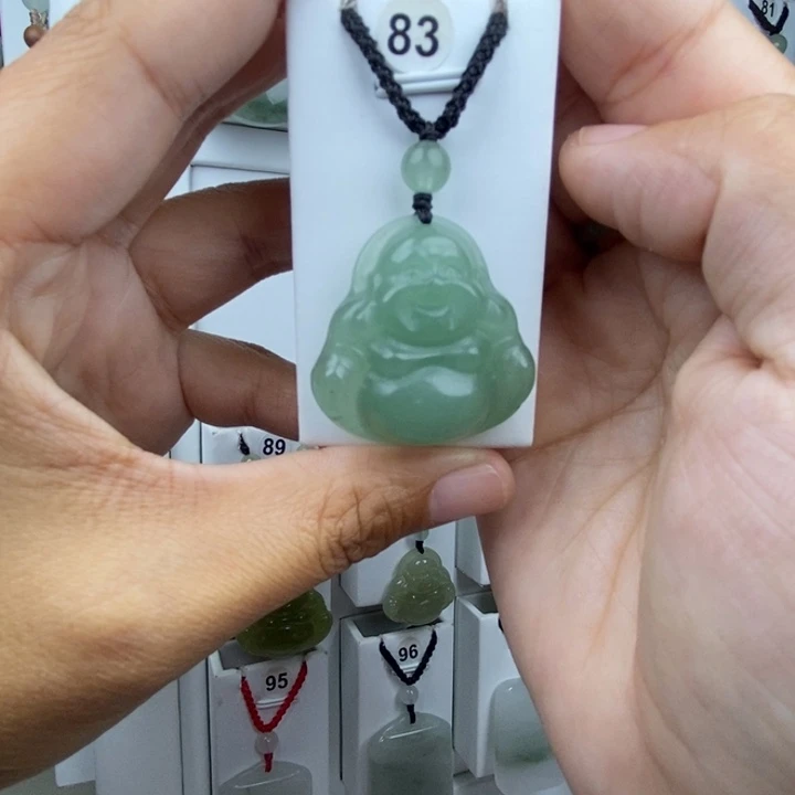 悠***悠石英质玉未镶嵌颈饰