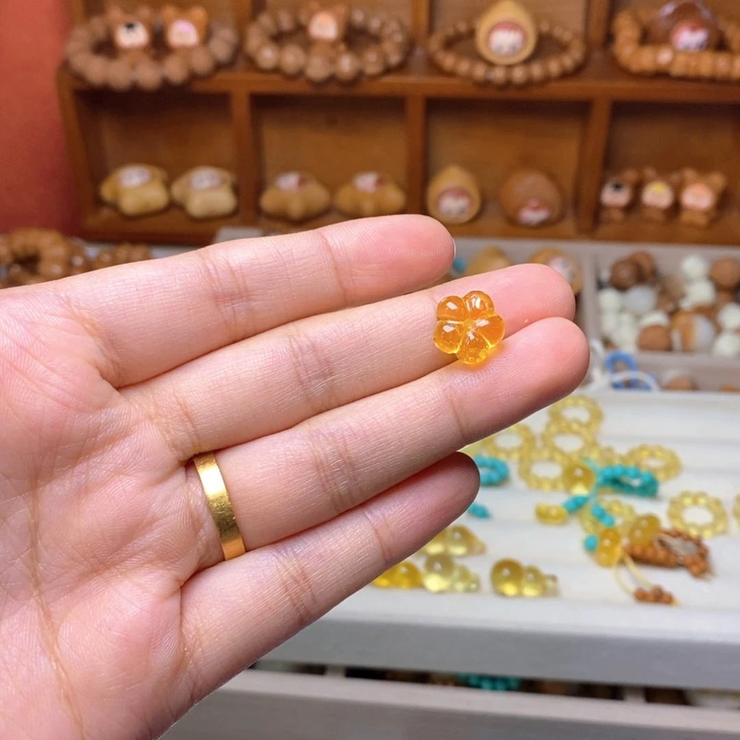 手串猴头核桃0.87爱心，小花0.51卡环