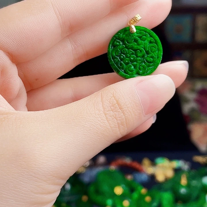 翡翠18K金镶嵌颈饰多样性