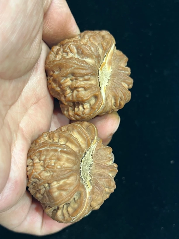 文玩核桃四座楼狮子头手把件适合手部锻炼可盘玩
