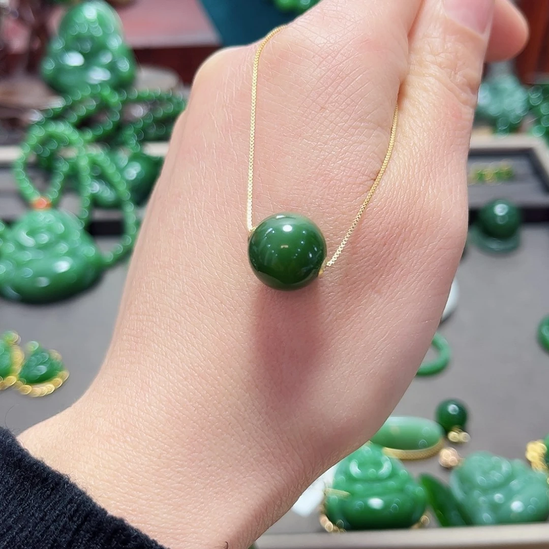 和田玉吊坠18K金镶嵌