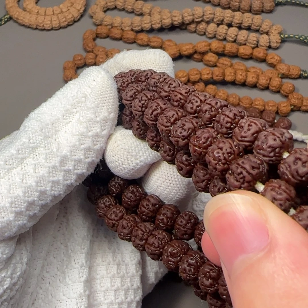 恩***)金刚菩提吊坠顶级勿里达老树王108