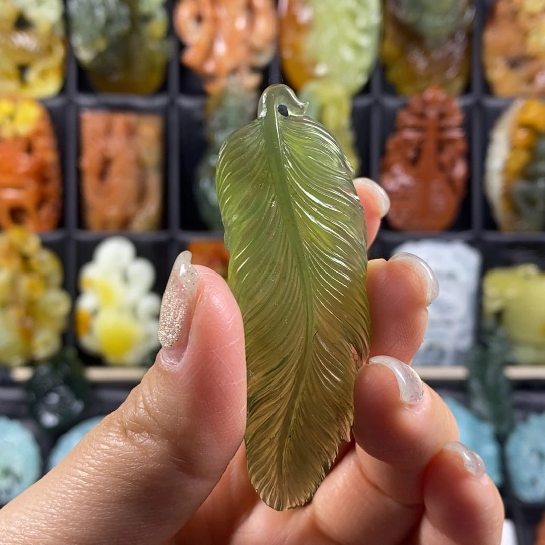 蛇纹石玉颈饰合金
