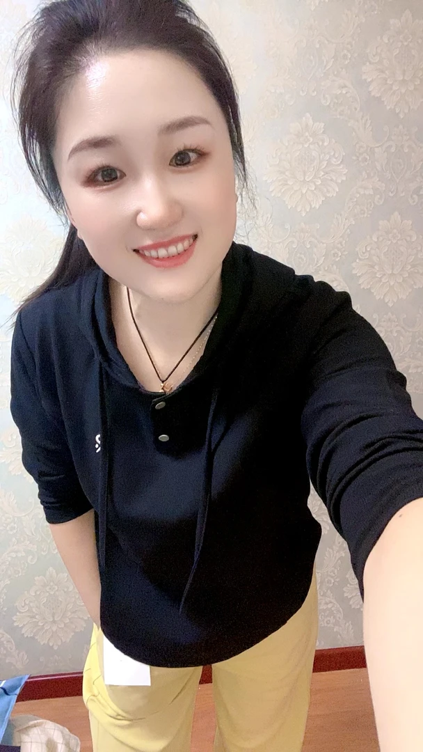 王小霞家潮流休闲秋衣