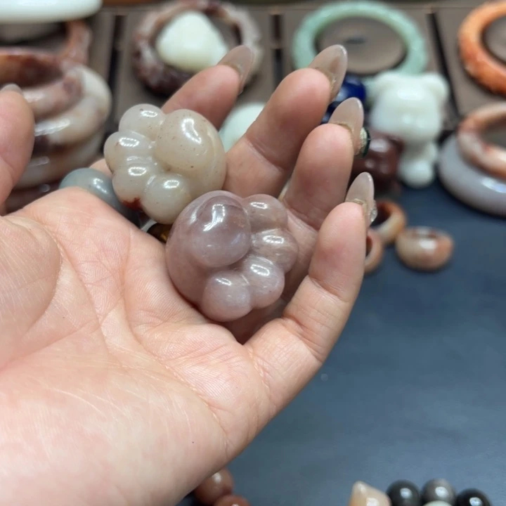 骄***舞石英岩玉合金颈饰