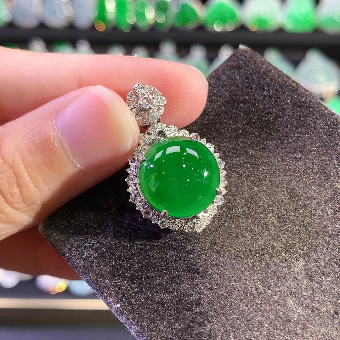 翡翠18K金镶嵌吊坠(赠链)