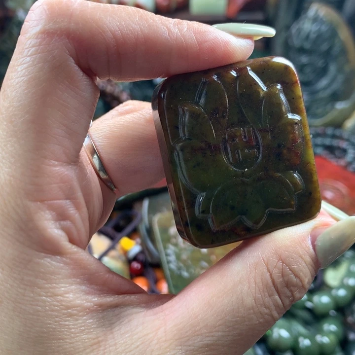 透闪石质玉未镶嵌珠宝奇石