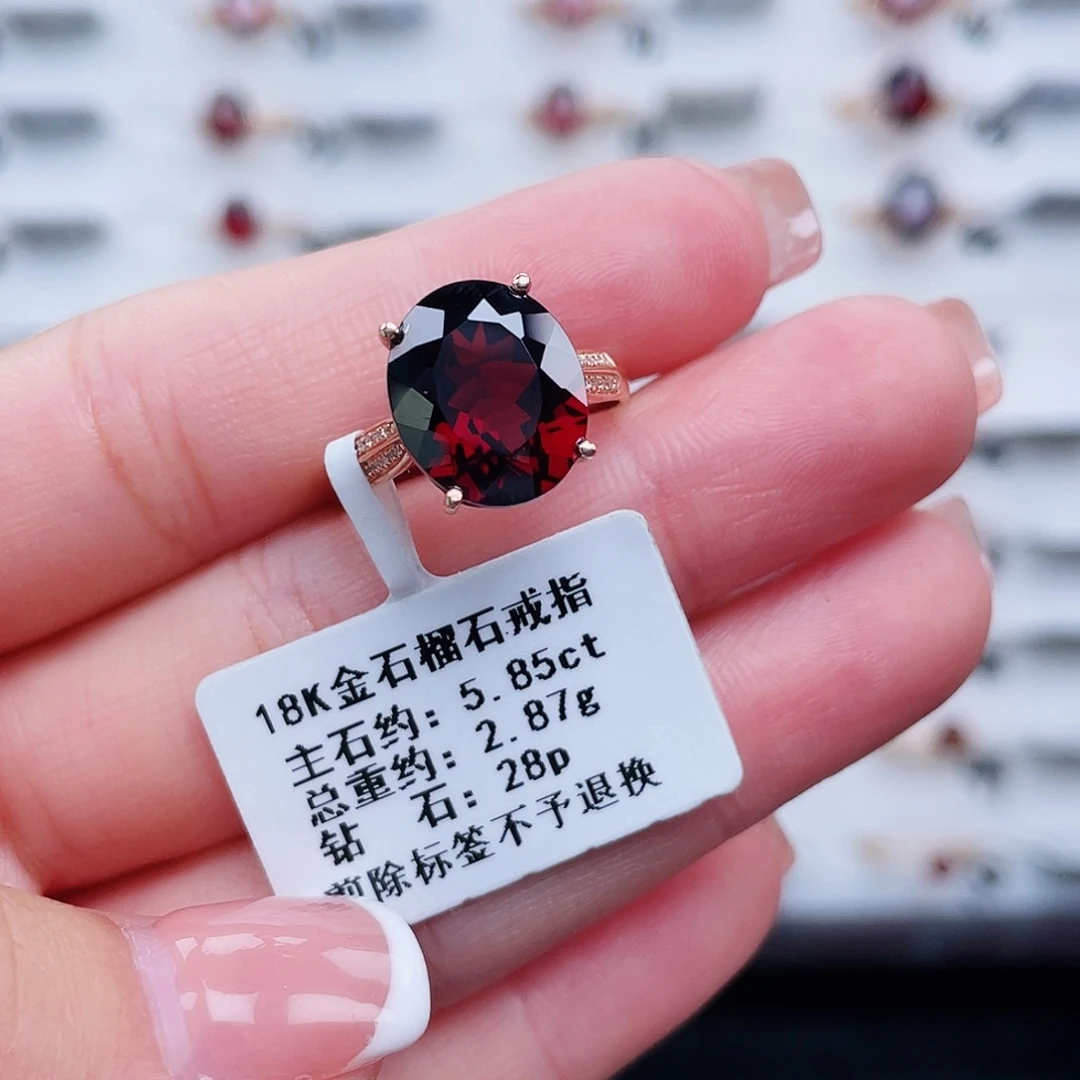 18K金镶嵌戒指石榴石