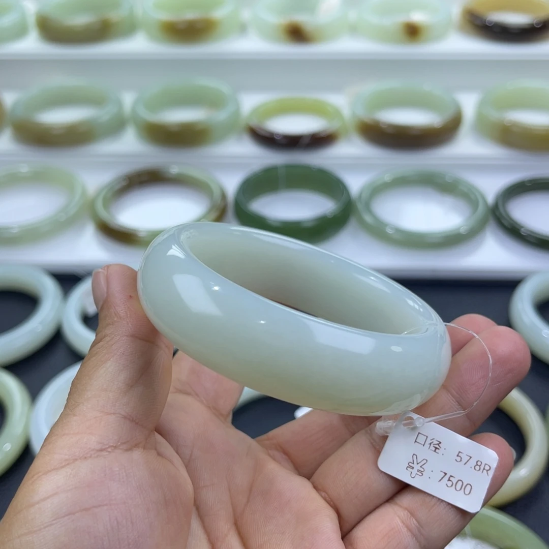 未镶嵌手镯和田玉