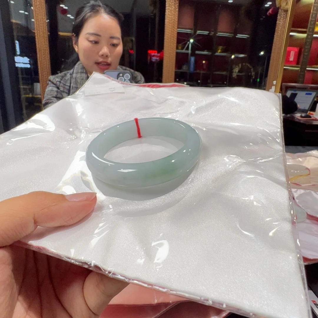 皇***装翡翠未镶嵌手镯飘花5758