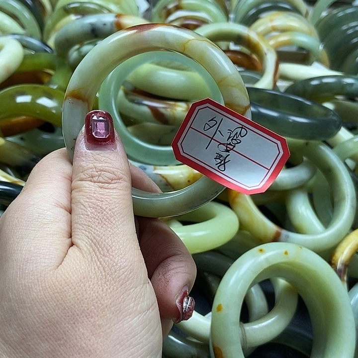 蛇纹石玉手镯未镶嵌外**事