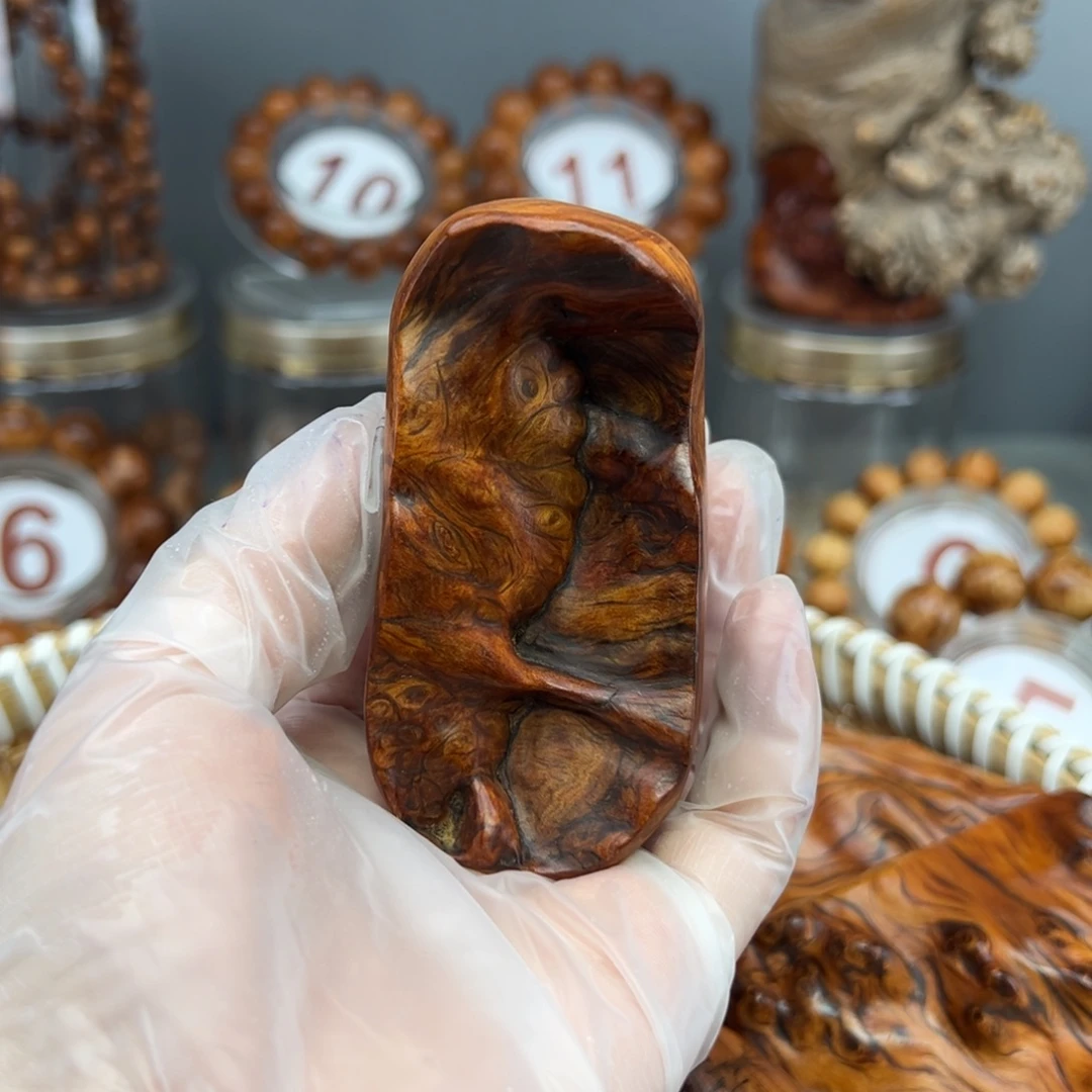 O***孙柏木（崖柏）太行崖柏黑油料手把件