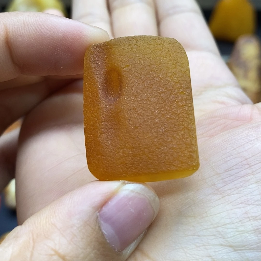 未镶嵌颈饰琥珀蜜蜡原石