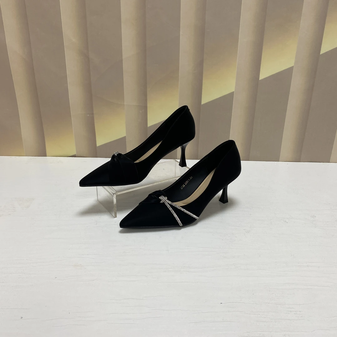 A736时尚气质水钻细跟尖头单鞋F1