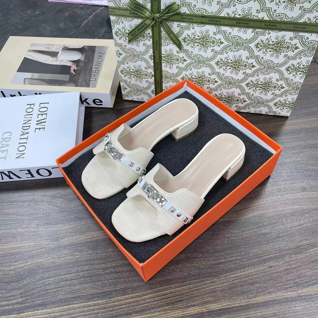 【铆钉款】小金扣鳄鱼纹粗跟凉拖鞋女2025年夏季时尚外穿一字拖鞋女