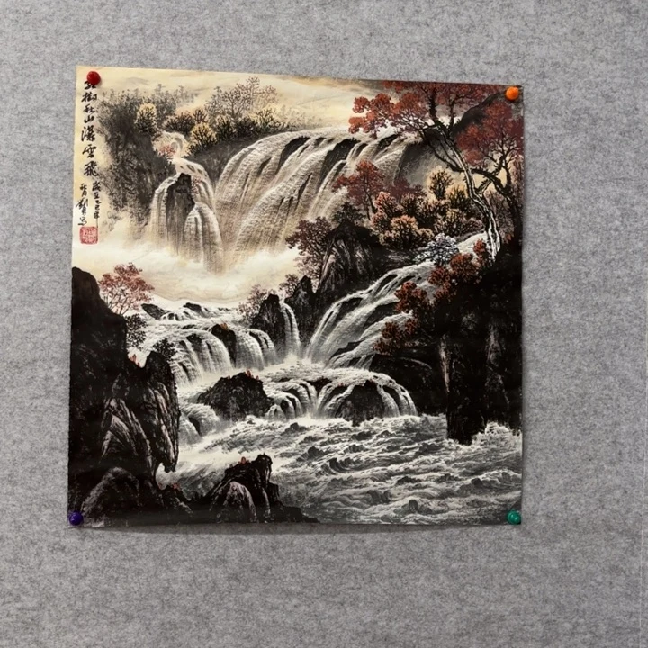 国画花鸟等图案为一体而得