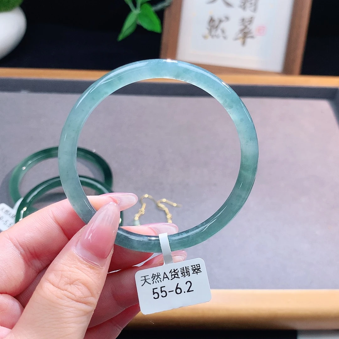 未镶嵌手镯（圆镯）翡翠