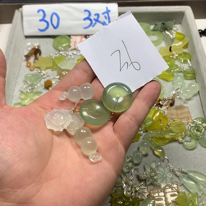 鑫***心蛇纹石玉未镶嵌耳钉