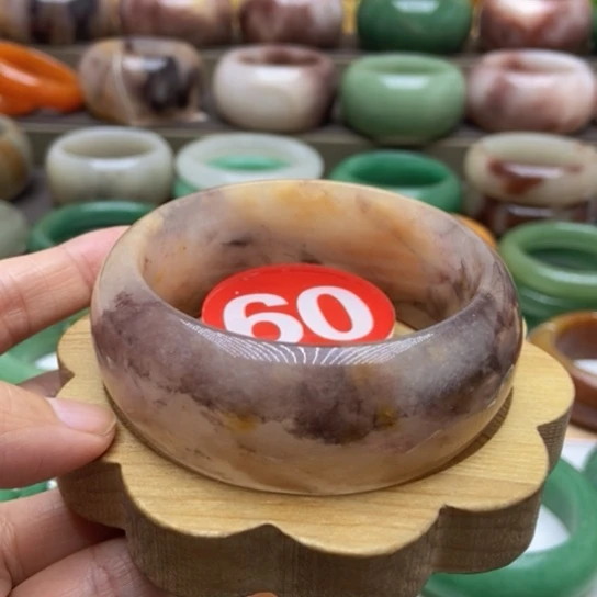 未镶嵌手镯石英质玉