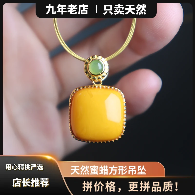 天然满蜜鸡油黄蜜蜡方形方糖吊坠S925银镶女士碧玉款简约气质时尚
