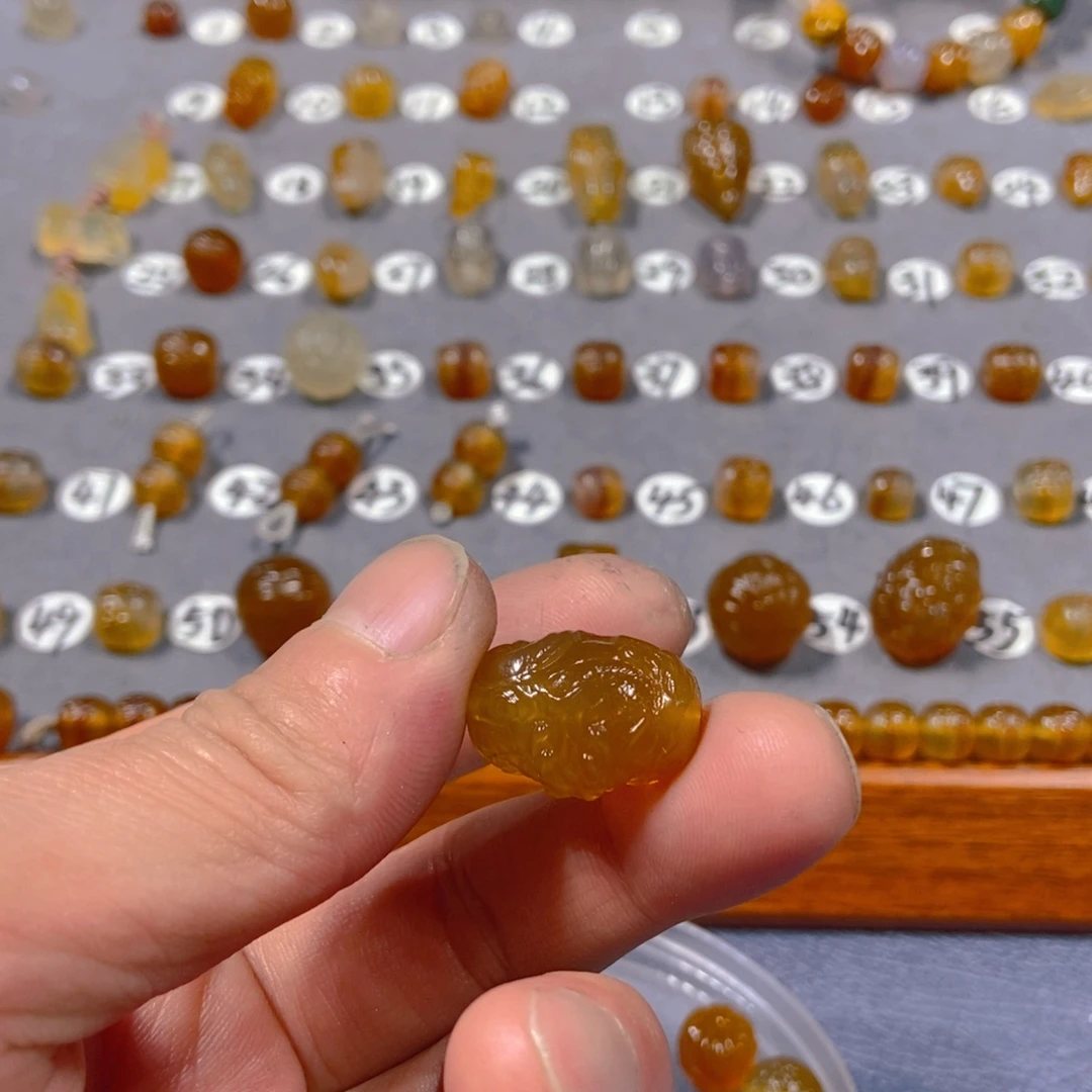 郭***潘玛瑙/玉髓合金颈饰龙珠