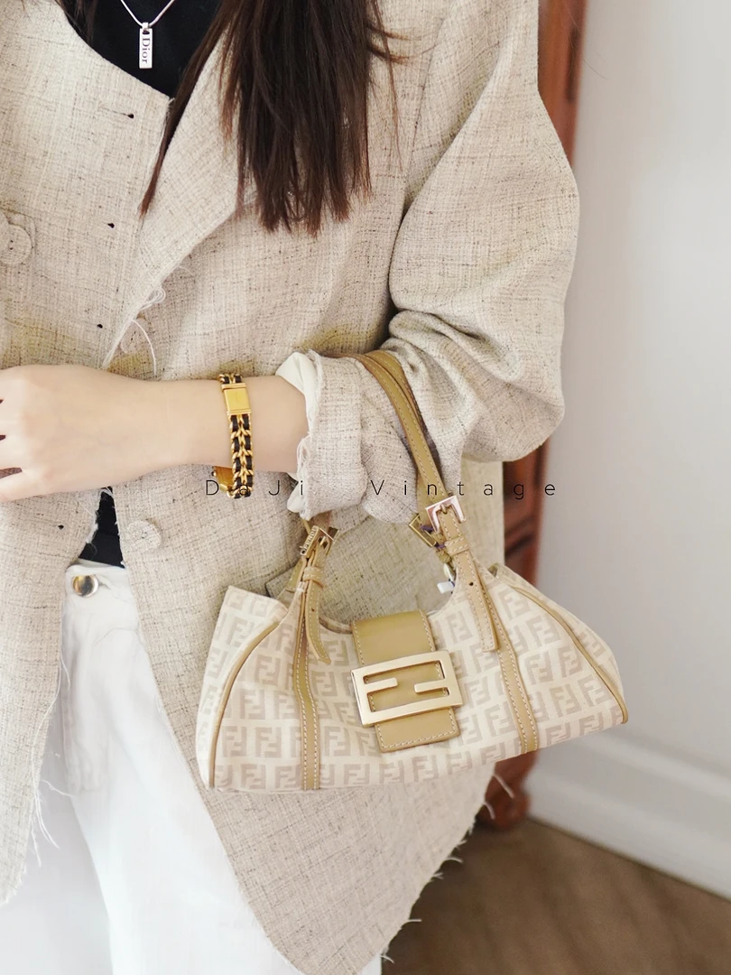 95新 FENDI/芬迪 大吉中古/Fendi奶茶老花元宝手提包