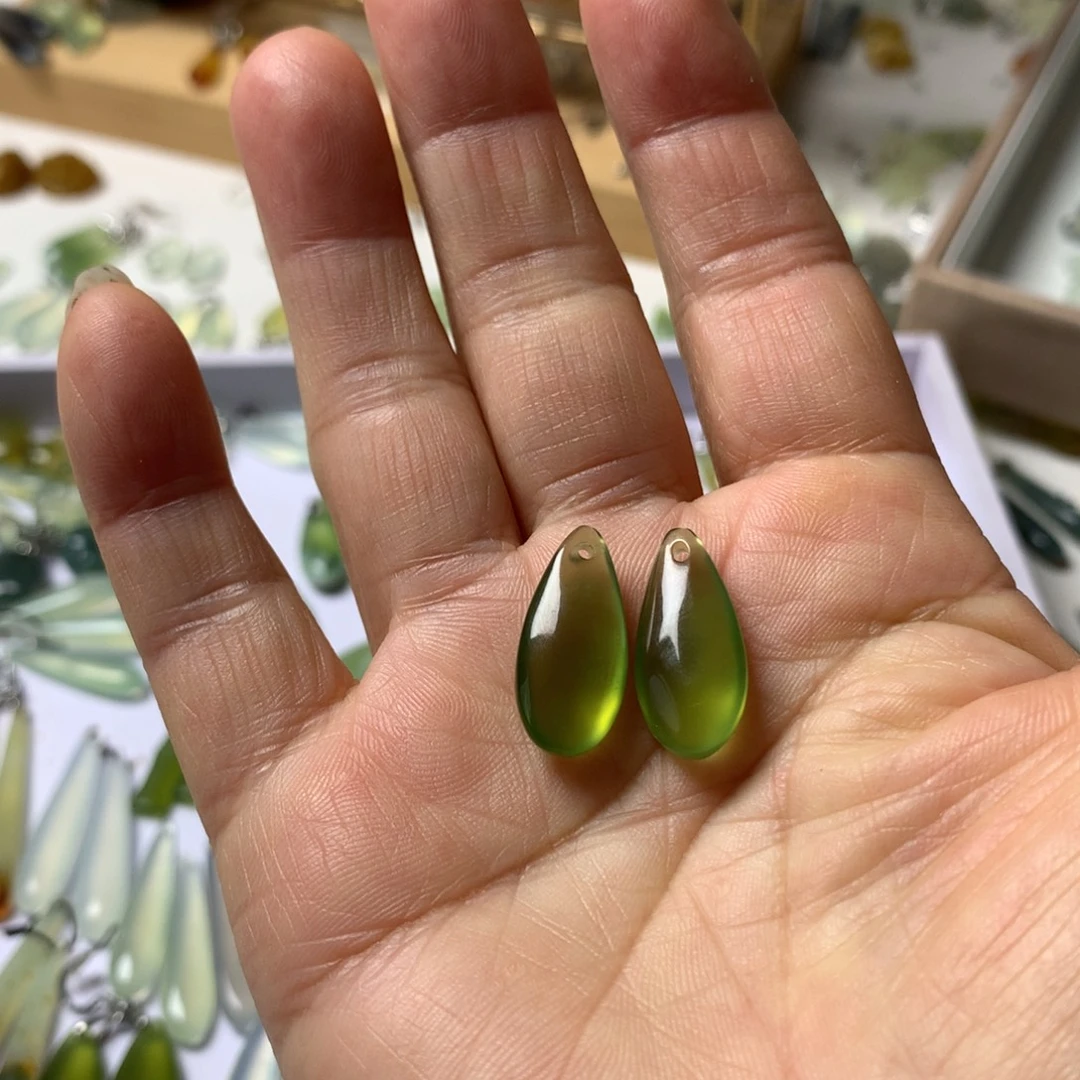 购***c蛇纹石玉未镶嵌耳坠