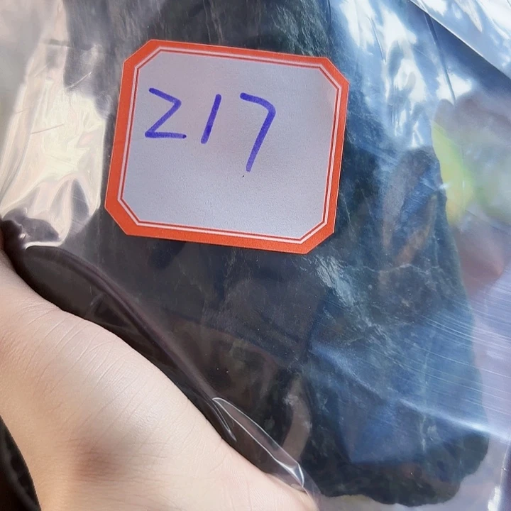 风***杨未镶嵌蛇纹石玉岫玉原石