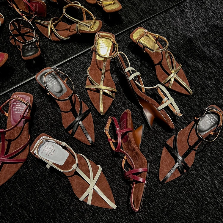 线条の美学●小众简约坡跟软底高跟金色凉鞋2025春夏新款