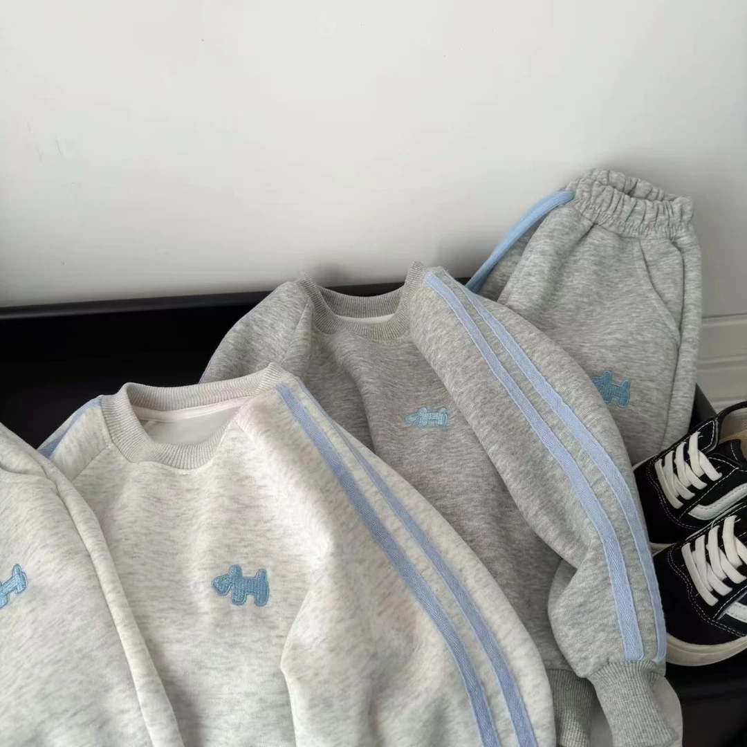 春季儿童中性通用套头刺绣春秋套装休闲秋季卫衣韩版外套