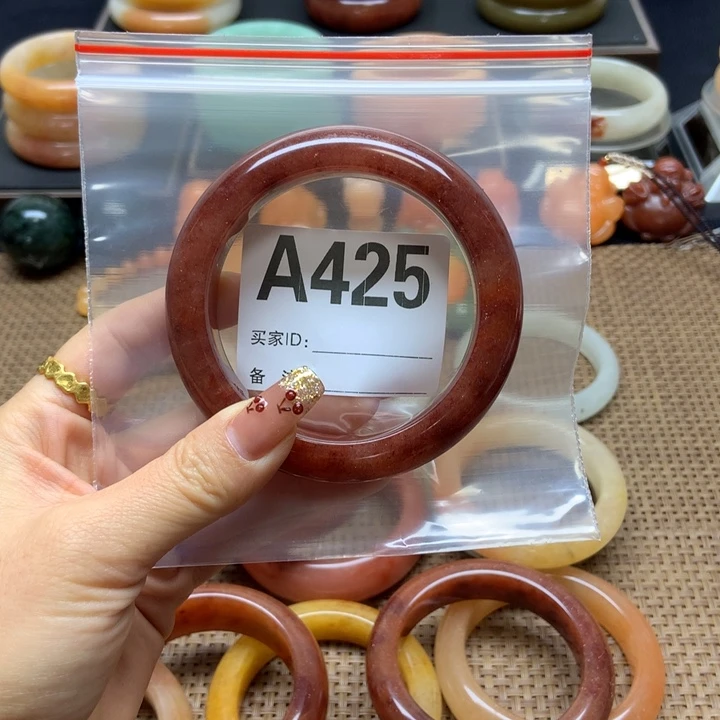 寒***梅石英质玉未镶嵌手镯