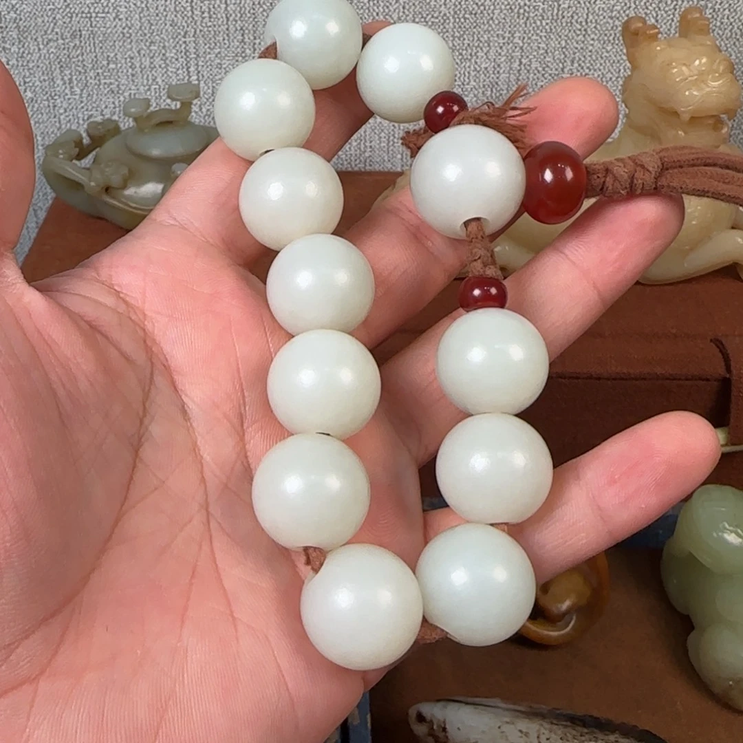 出***吧非常精美的脖挂件