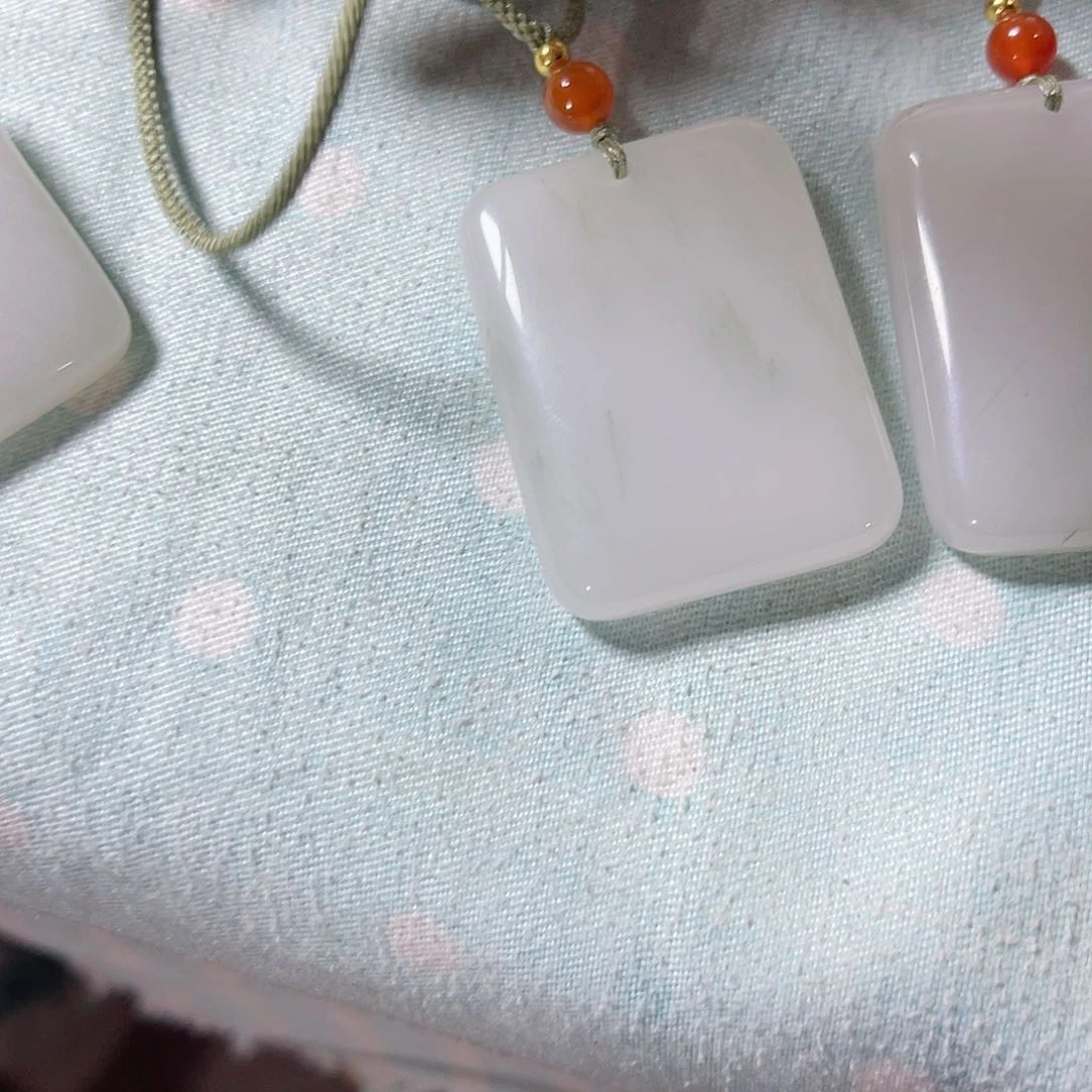 石英质玉颈饰未镶嵌