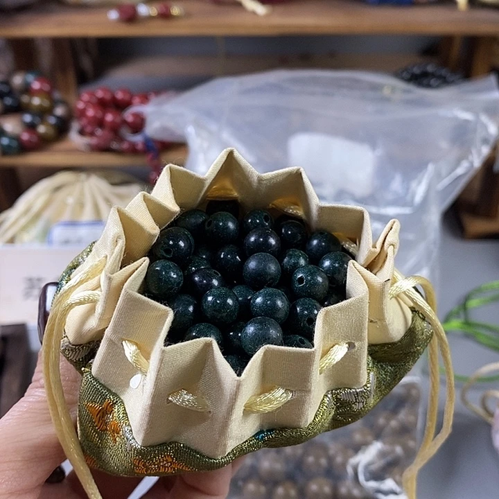泥塑彼**青瑕疵五行绿0.8香包