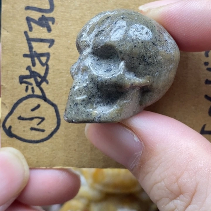 硅化珊瑚（珊瑚玉）未镶嵌颈饰有瑕